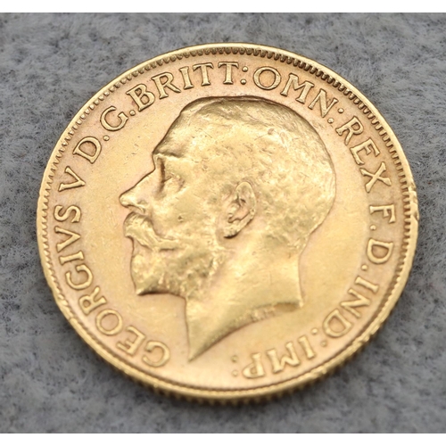 401 - A George V gold sovereign, 1913