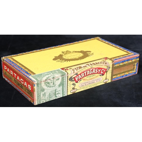 453 - A boxed set of Flor de Tabacos d Partagas Havana, 25 handmade cigars, numbered 520 (boxed) box has b... 