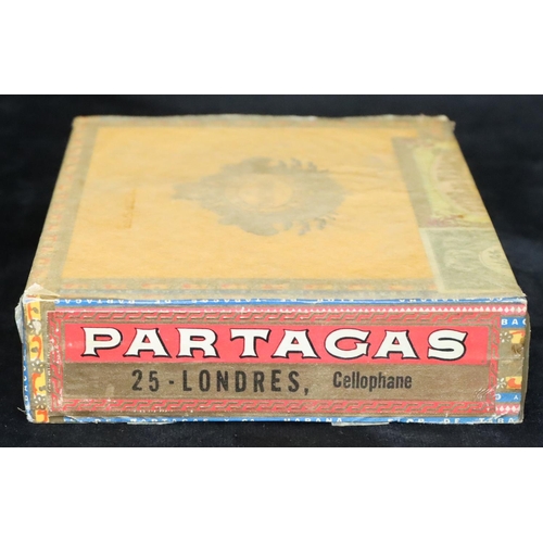 454 - A boxed set of Flor de Tabacos d Partagas Havana, 25 handmade cigars, numbered 520 (boxed), box unop... 