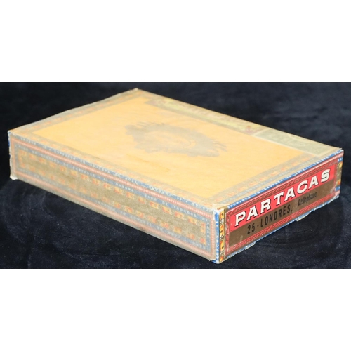 454 - A boxed set of Flor de Tabacos d Partagas Havana, 25 handmade cigars, numbered 520 (boxed), box unop... 