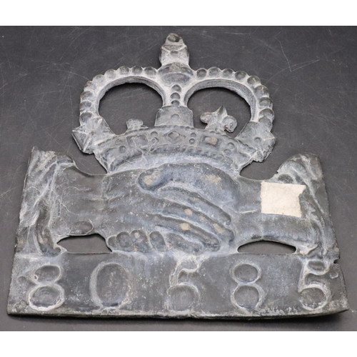 461 - A lead Fire Insurance Mark with 2 raised shaking hands mounted with a crown, numbered 80585, 20.5cm ... 