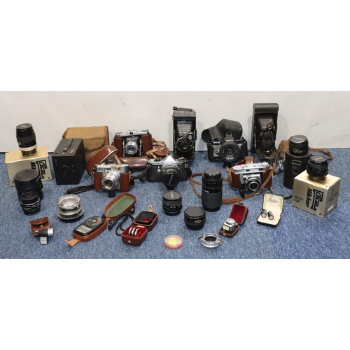 488 - A Retina II camera, a Vitonatic II camera, a Pentax ME Super camera, a Yashica camera and a quantity... 