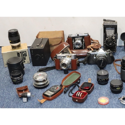 488 - A Retina II camera, a Vitonatic II camera, a Pentax ME Super camera, a Yashica camera and a quantity... 