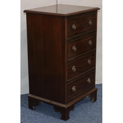 547 - A small reproduction mahogany straight front chest of drawers with inlaid stringing, 4 drawers with ... 