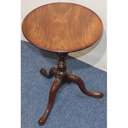 551 - A George III  mahogany wine table on turned stem with 3 splayed cabriole legs, top 44.5cm diameter, ... 