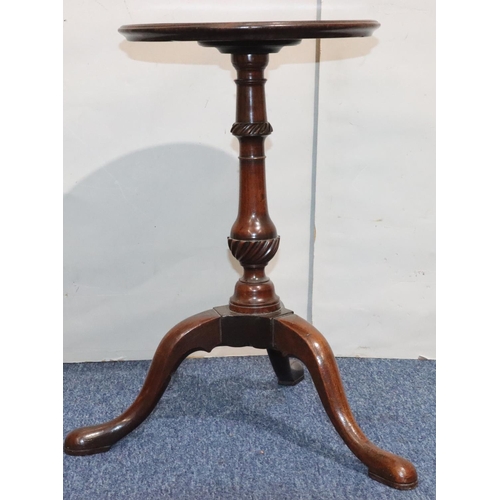 552 - A George III mahogany wine table with turned and carved stem on 3 splayed cabriole legs, top 35.5cm ... 