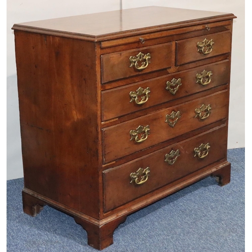 553 - A George III mahogany small straight front chest of drawers with brush slide, 2 short and 3 long gra... 