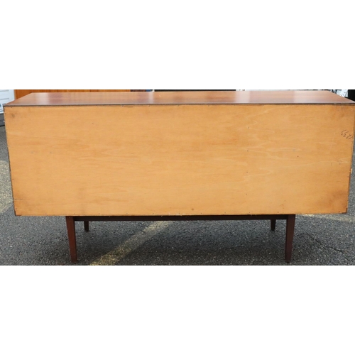 562 - A Danish mid Century sideboard with 2 sliding doors and 4 drawers to one end, tapering fluted legs, ... 