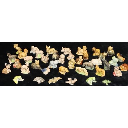 9 - 40 Wade Whimsies figures of animals and birds