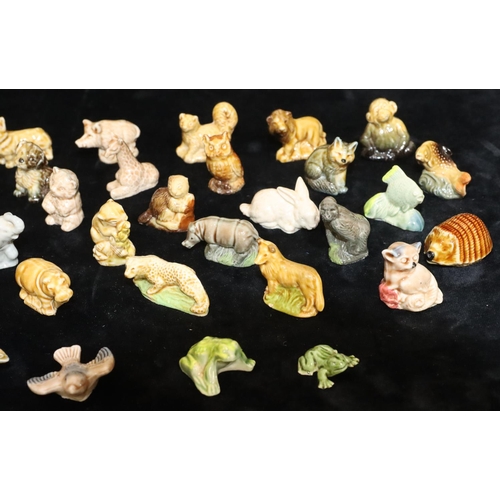 9 - 40 Wade Whimsies figures of animals and birds