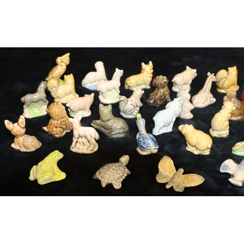 9 - 40 Wade Whimsies figures of animals and birds