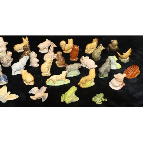 9 - 40 Wade Whimsies figures of animals and birds