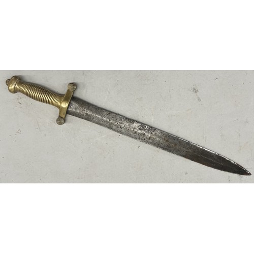 517 - A Continental heavy brass handled short double edged sword with reeded handle, 63.5cm long