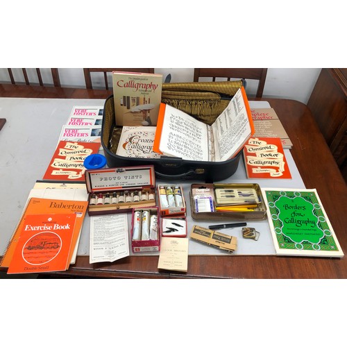 9286 - A quantity of calligraphy books, pens, nibs, ink etc.