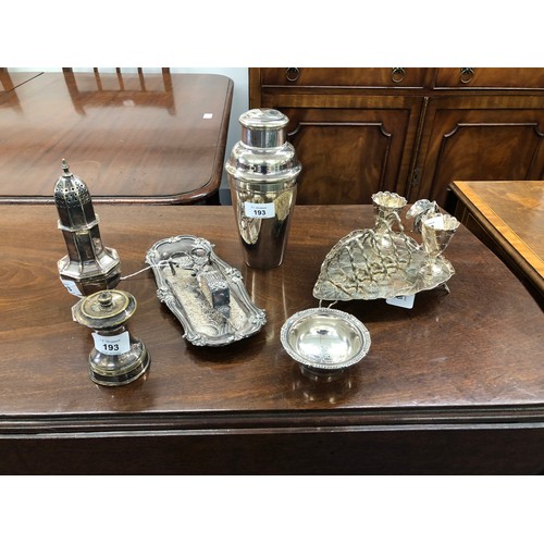 193 - A silver plated leaf shaped breakfast stand mounted with toast rack and 2 removable egg cup, a pair ... 