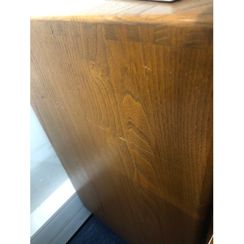 561 - A small Ercol elm mid Century sideboard, after Lucian Ercolani, with 3 panel doors, 1 drawer, on rou... 