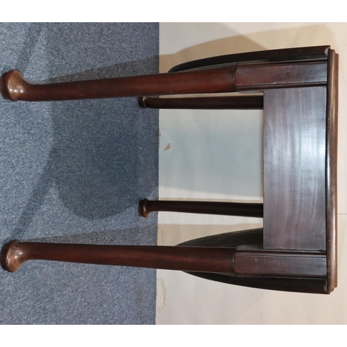 541 - A Georgian mahogany round drop leaf dining table on round tapering legs with pad feet, 131cm x 114.5... 