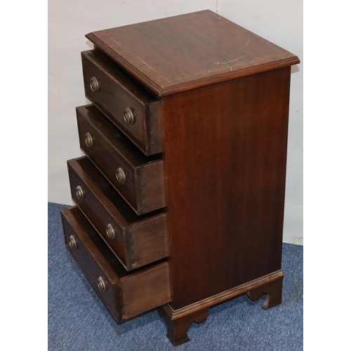 547 - A small reproduction mahogany straight front chest of drawers with inlaid stringing, 4 drawers with ... 