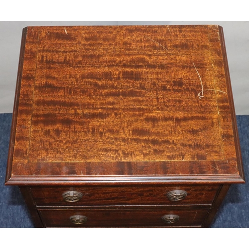 547 - A small reproduction mahogany straight front chest of drawers with inlaid stringing, 4 drawers with ... 