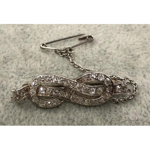 425 - A gold and platinum ribbon brooch inset with diamonds, 3.5cm wide, 4.1 grams gross