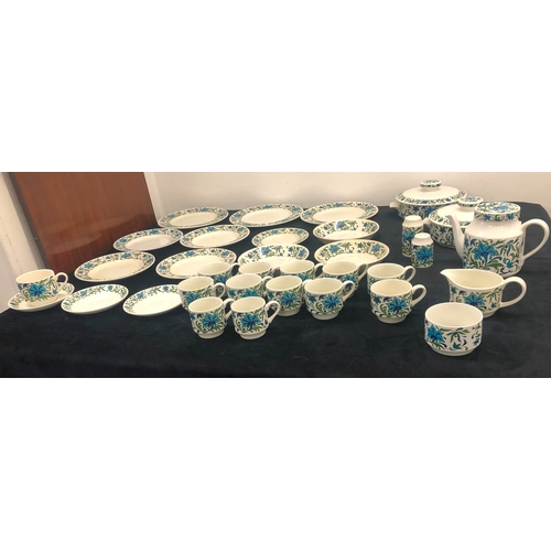 1002 - A quantity of Staffordshire Midwinter tableware, 2 serving dishes with lids, 1 teapot, 1 jug, 1 suga... 