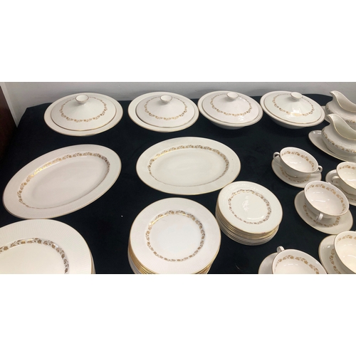 1004 - A Royal Doulton Fairfax dinner service, 4 tureens with lids, 2 oval platters, 2 gravy boats and sauc... 