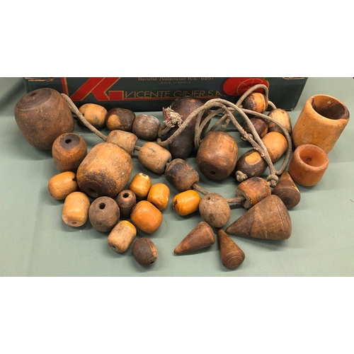 1028 - A large quantity of turned wood fishing net floats and other turned wood etc.