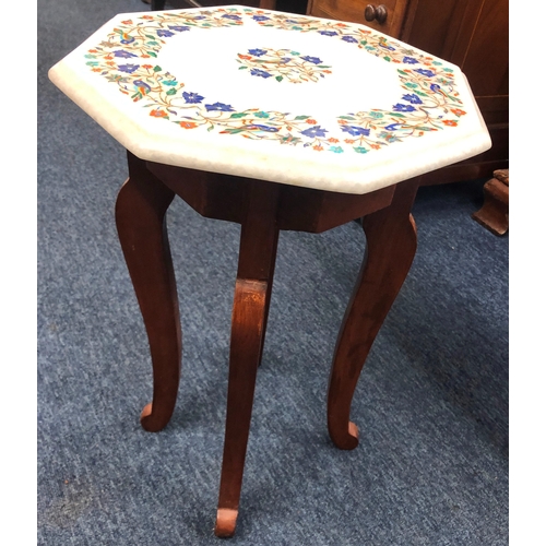 1033 - An inlaid white marble octagonal table with inlaid semi-precious stones in bird and floral pattern, ... 