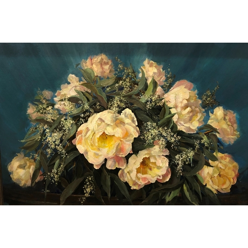 1042 - An oil on board still life of flowers signed Elizabeth Davis (local Dorking artist), 29.5 x 25cm, fr... 