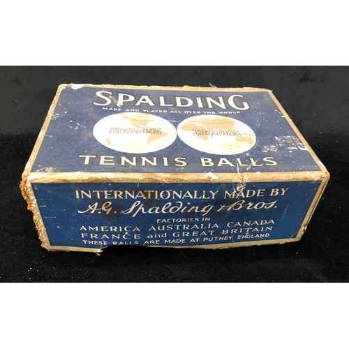 1093 - 5 vintage Spalding tennis balls in original box (damaged).