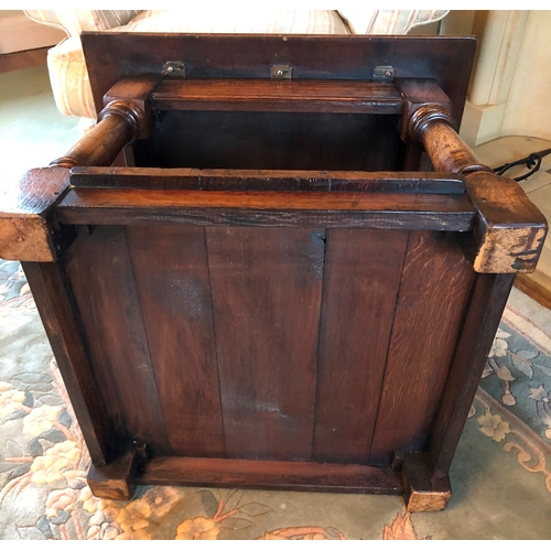 1171 - A Titchmarsh and Godwin oak square low coffee table, top 60 x 60cm, 46cm high. This item is not held... 