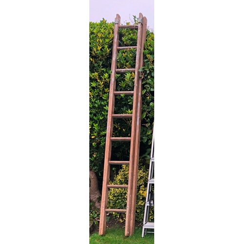 1173 - A wooden extendable ladder with 2 sections 245cm to each section and 2 other aluminium ladders. This... 