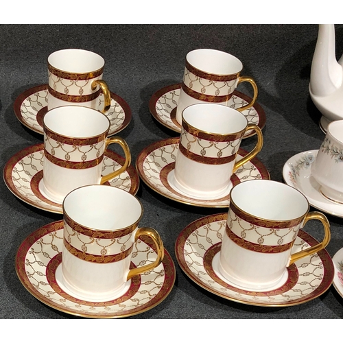 1199 - A Paragon Belinda part service, teapot, 6 side plates, 6 saucers, 5 cups, 6 Royal Albert side plates... 