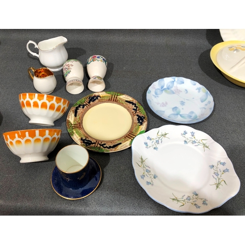 1204 - 3 Cornish ware plates and jam pot, 3 Portuguese green leaf plate (chip to 1 edge) and a quantity of ... 