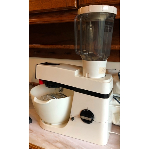 1234 - A Kenwood mixer with 1 plastic bowl, 1 metal bowl, balloon whisk, beater and liquidiser, model A901,... 