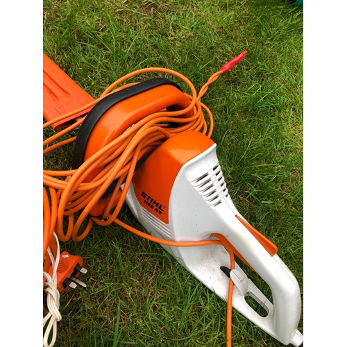 1238 - A Bosch AHS 50-16 hedge trimmer, a Bosch AH5 40-24 hedge trimmer and a Stihl HSE 52 hedge trimmer (n... 