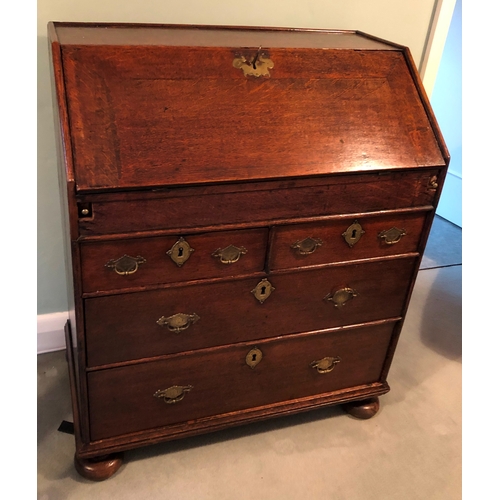 1246 - A George III oak bureau on bun feet, brass handles and locks, 77cm wide, 45cm deep, 90.5cm high. Thi... 