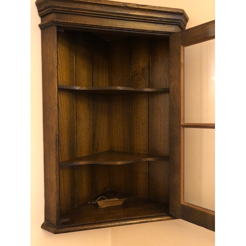 1252 - An oak Cumpers corner cupboard, 48cm wide, 29cm deep, 70cm high. This item is not held by PF Windiba... 