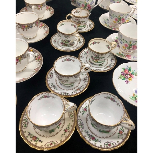 1006 - A quantity of various part services including Spode 