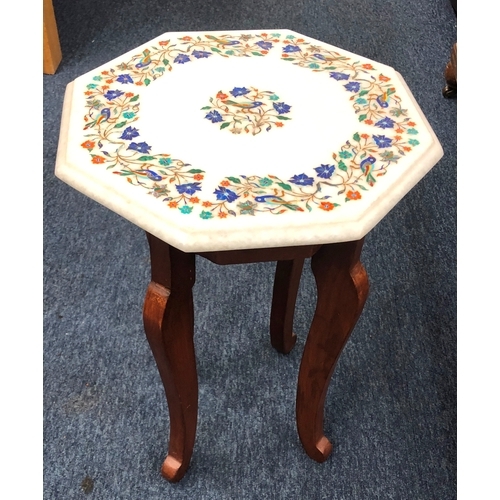 1033 - An inlaid white marble octagonal table with inlaid semi-precious stones in bird and floral pattern, ... 