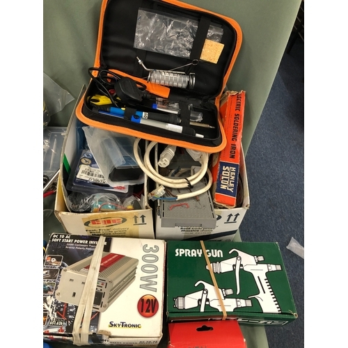 1076 - A mixed quantity of various electrical and other tools, including soldering irons, a spray gun, a DC... 