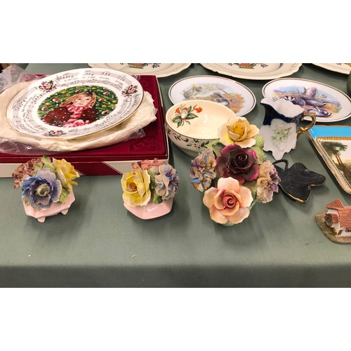 1310 - 3 Wedgwood plates with floral pattern (chips to back edges), a Royal Doulton Christmas Carol plate, ... 