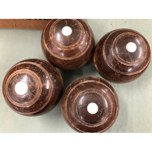 1314 - A vintage set of 4 Tyrolite Taylor & Rolph lawn bowls in original box all stamped Penshurst Bias 3 (... 