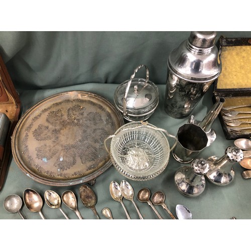 1315 - A quantity of silver plate including a gentleman's travel toiletry set in leather case (incomplete),... 