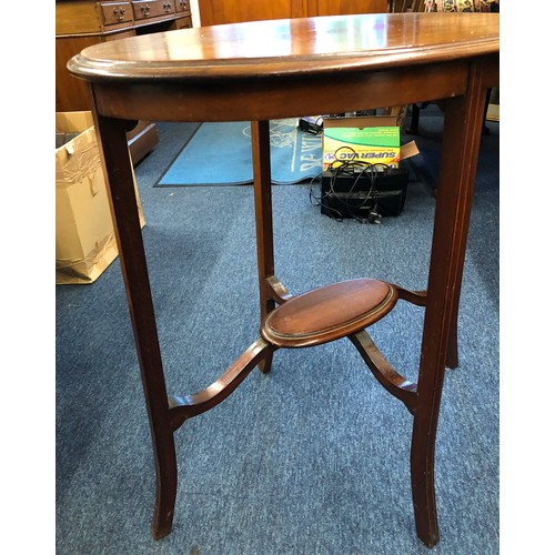 1321 - An oval topped occasional table, top 67 x 47cm, 73cm high (some shading and marks to top)