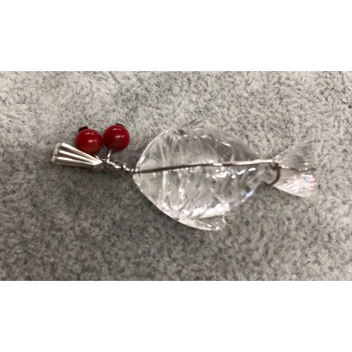 1283 - A  rock crystal style fish shaped pendant, 4.5cm long