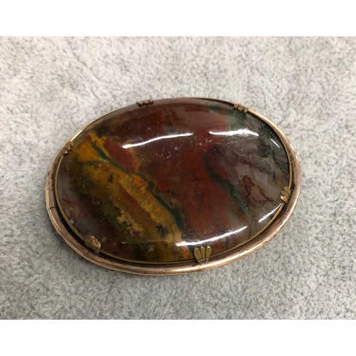 1284 - A large agate brooch, 6cm wide.