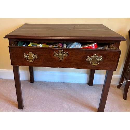 1399 - A George III mahogany side table with single drawer, brass handles and lock. 81cm wide, 48cm deep, 7... 