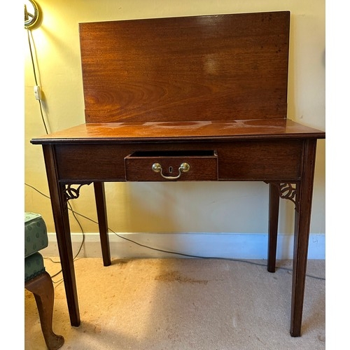 1400 - A 19th century mahogany tea table, 86cm wide, 48cm deep, 71cm high. This item is not held by PF Wind... 