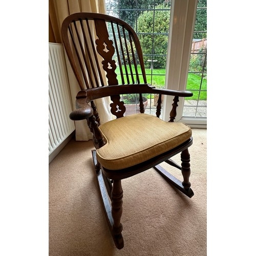 1403 - An oak rocking chair in very good condition, with cushion, 64cm wide, 70cm deep, 101cm high. This it... 